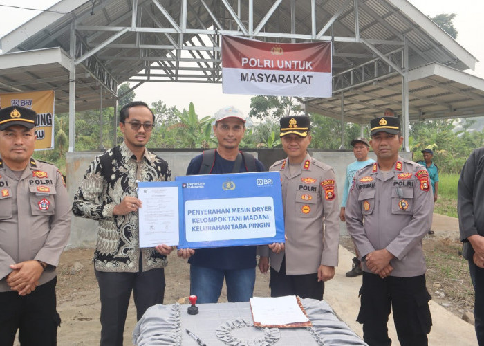 Polres Lubuk Linggau Bersama BRI Serahkan Mesin Pengering Jagung untuk Kelompok Tani Madani