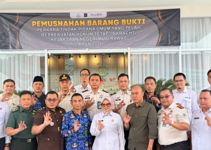 Kalapas Lubuk Linggau Bersama Kasi Binadik Hadiri Pemusnahan Barang Bukti di Kejari Musi Rawas