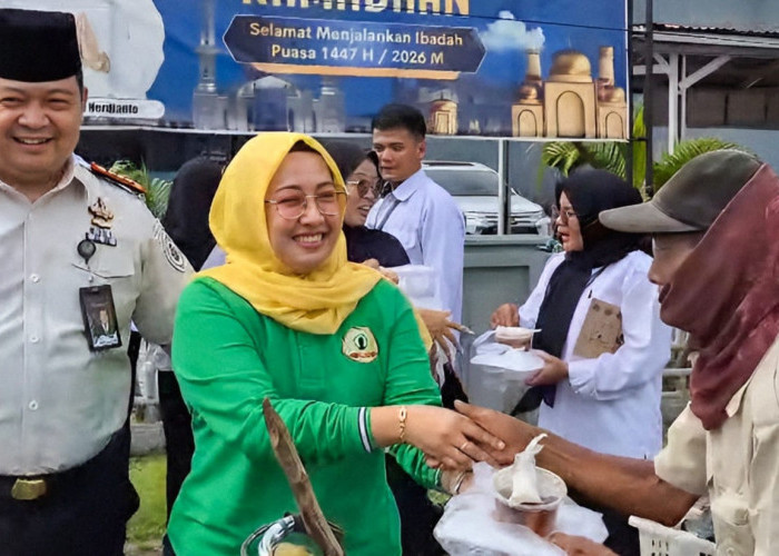 Tebar Kebaikan di Bulan Suci Ramadan, Lapas Narkotika Muara Beliti Bagikan Takjil Gratis kepada Masyarakat