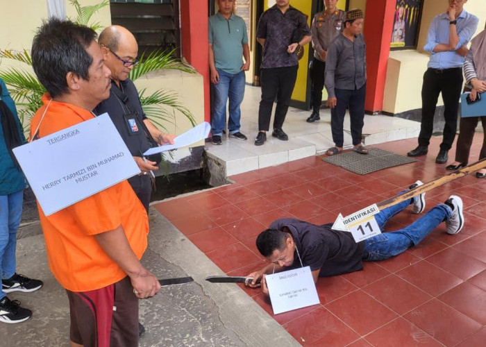 Rekonstruksi Pembunuhan di 13 Ulu Palembang: Sakit Hati Dipanggil Kuur Kuur Seperti Ayam