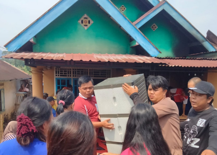 Jelang Jumatan, Rumah PNS di Lubuk Linggau Terbakar, Warga Dobrak Pintu Selamatkan Barang