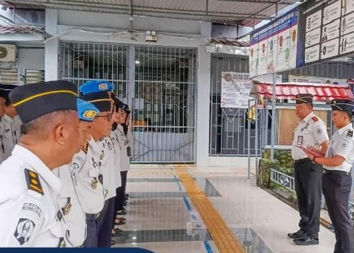 Kalapas Narkotika Muara Beliti Sampaikan Pengarahan dan Penguatan Tugas Lewat Apel Pagi Motivasi Pegawai