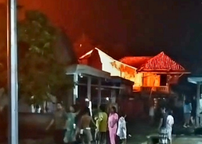 Dini Hari 17 Agustus, 3 Rumah Warga Petunang Musi Rawas Habis Terbakar