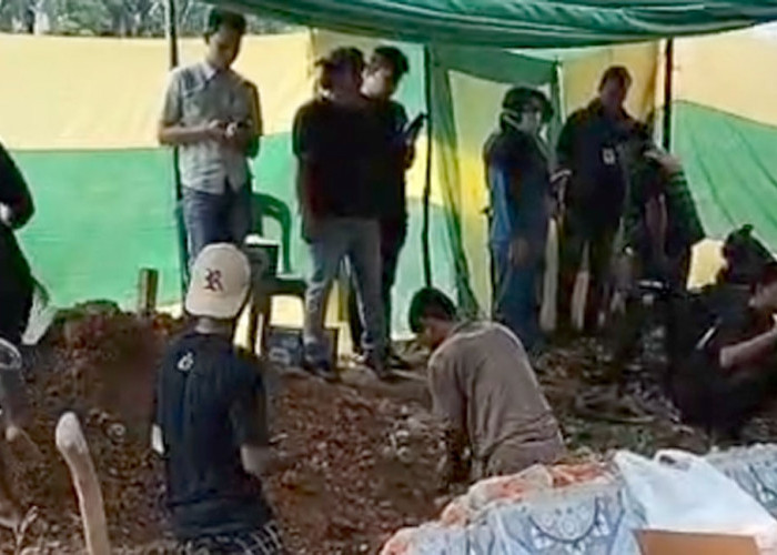Makam Rozi Korban Racun Selingkuhan di BTS Ulu Musi Rawas Dibongkar, Polisi Lakukan Autopsi 