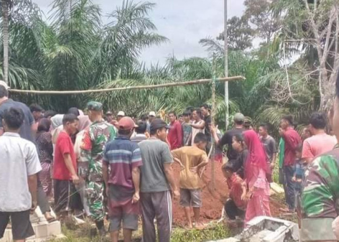 Pengawas Kelurahan Desa Karang Panggung yang Dibunuh Dimakamkan, Rumah Terduga Pelaku Dibakar
