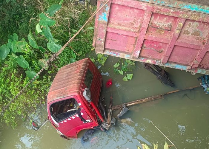 Dump Truk Terjun ke Sungai di Tugumulyo Mura, Begini Kondisi Sopir