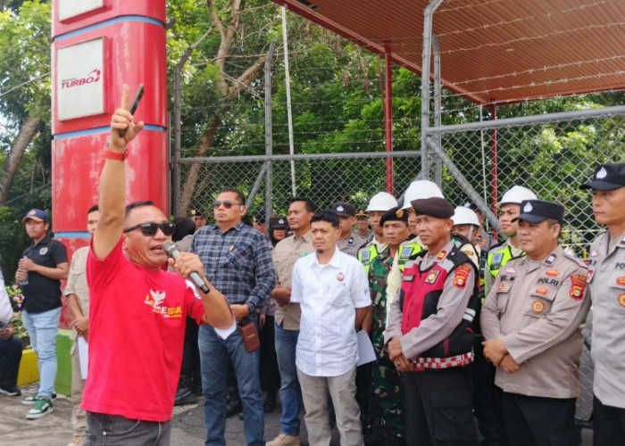 Puluhan Massa Demo Depo Pertamina Patra Niaga Lubuk linggau, Soroti Dugaan Permainan BBM Subsidi