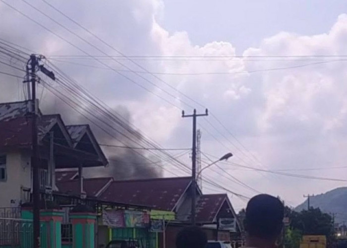 Saat Merebus Air Ditinggal Tidur, Rumah Warga Wonokerto Tugumulyo Musi Rawas Terbakar
