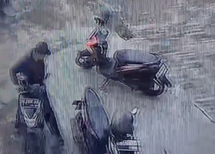Viral Video Pencurian Sepeda Motor Guru Ngaji di Lubuk Linggau, Pelaku Hampir Nabrak Emak-emak, Dahulu TV