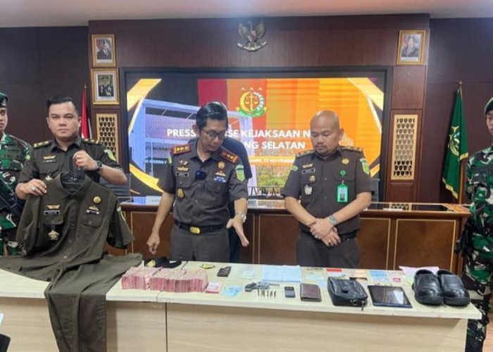 Mengaku Jaksa, Pecatan Pegawai Kejaksaan Ditangkap, Bawa Uang Rp310 Juta dan Senjata Api