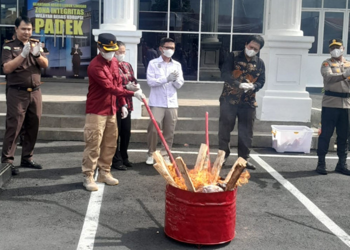 Lapas Lubuk Linggau Ikuti Kegiatan Pemusnahan Barang Bukti di Kejaksaan Negeri