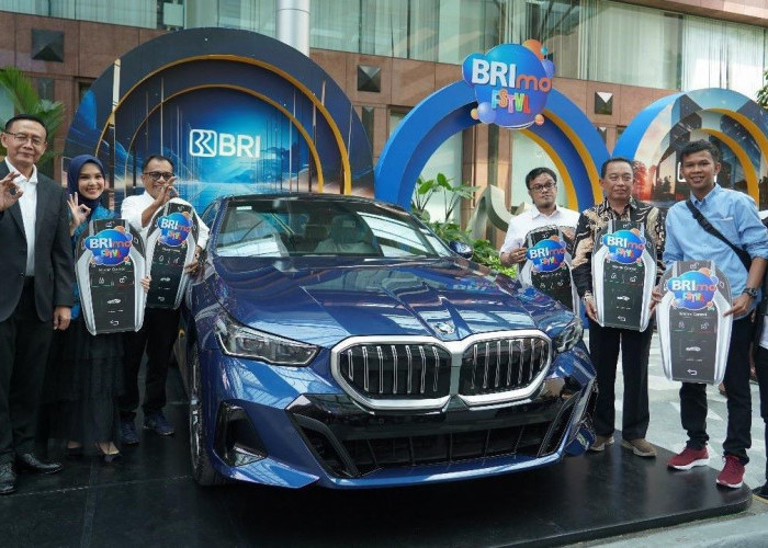 Apresiasi Nasabah Loyal, BRI Serahkan Hadiah BRImo FSTVL 2024 kepada Para Pemenang