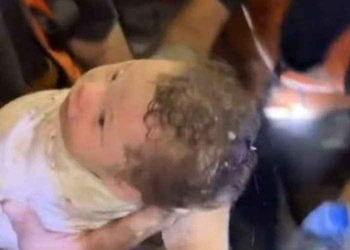  Kuasa Allah, Bayi Perempuan Umur Sebulan Selamat dari Reruntuhan Rumahnya, Akibat Serangan Israel