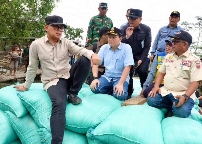 Wamendagri Bima Arya Tinjau Irigasi di Banyuasin, Tegaskan Pentingnya Perbaikan Irigasi untuk Tingkatkan Hasil