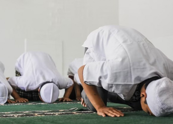 Muslim Wajib Tahu, Inilah 9 Syarat Menjadi Imam Salat Berjamaah Menurut Ajaran Islam