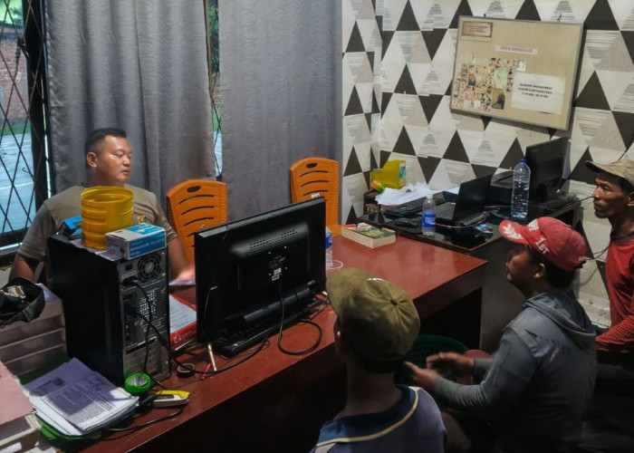 Bakar Tumpukan Ranting dan Daun Kering, Polisi Datangi Warga di Mandi Aur Muara Kelingi