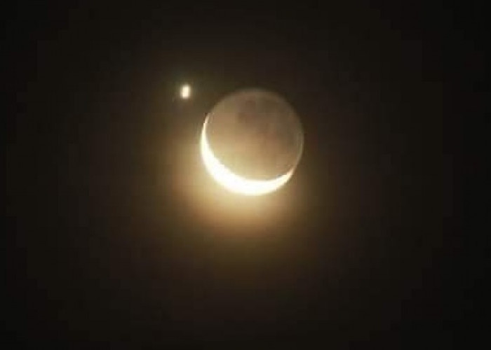Fenomena Aneh Bulan Berdampingan dengan Bintang di Langit Lubuklinggau, Musi Rawas dan Muratara