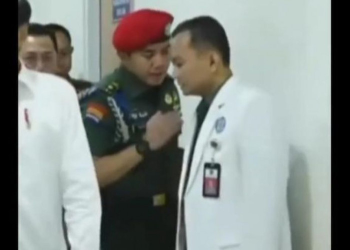 Viral Mayor Teddy Tegur Dokter yang Dampingi Jokowi, Rupanya Pangkatnya Lebih Tinggi