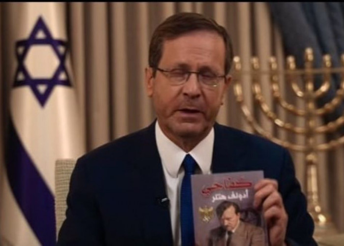 Hamas Dituding Pelajari Ideologi Hitler: Presiden Israel Memperlihatkan Buku Autobiografi Adolf Hitler