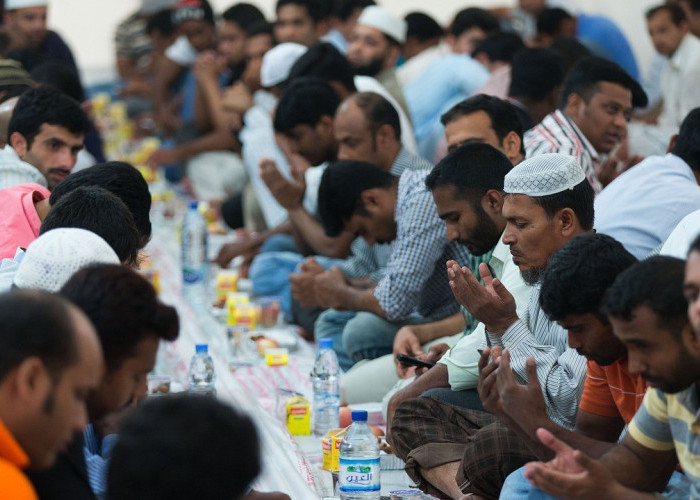 7 Hal yang Membatalkan Puasa selain Makan dan Minum, Muslim Wajib Tahu Hal Ini Juga