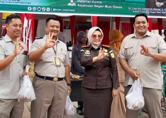 Kepala Seksi Pengadaan dan Pengembangan ATR/BPN Musi Rawas Ikuti Operasi Pasar Murah di Kejari