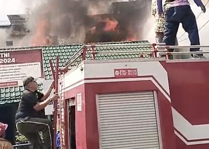 BREAKING NEWS: Api Berkobar di Belakang Koramil Lubuk Linggau   