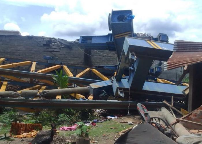 PT KAI Pastikan Tidak Ada Korban Jiwa, Crane Pembangunan Flyover Ambruk di Muara Enim