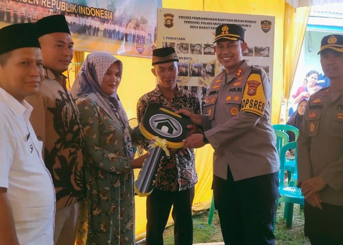 Hermansyah dan Dina Bahagia, Rumah Warga Babat ini Dibedah Polres Musi Rawas