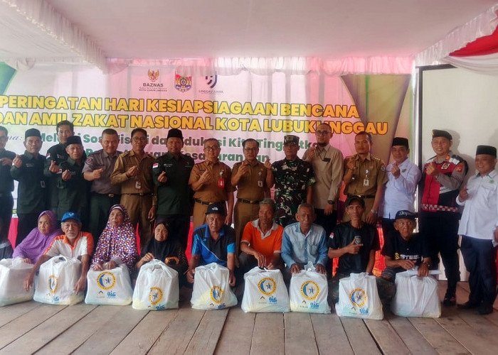 Hari Kesiapsiagaan Bencana 2026, Baznas Lubuk Linggau Bersihkan Sungai dan Bagikan Sembako