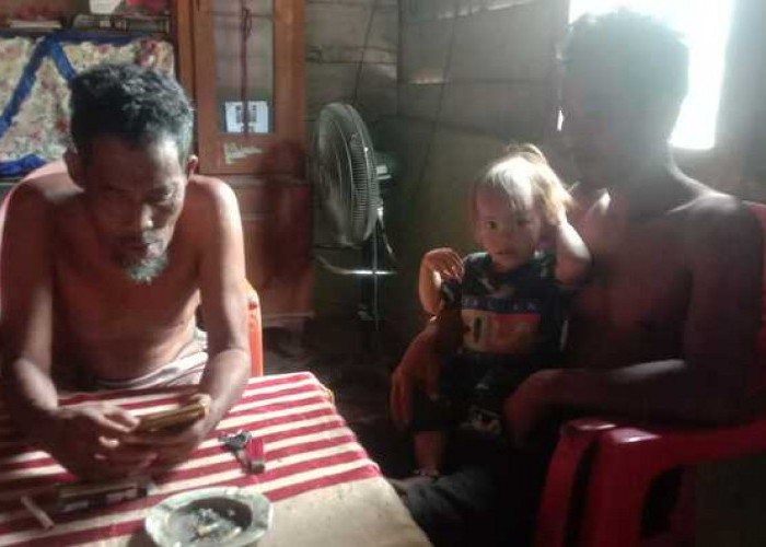 Suku Anak Dalam di Muratara Lebih Suka Belanja Online, Begini Cerita Kepala Suku