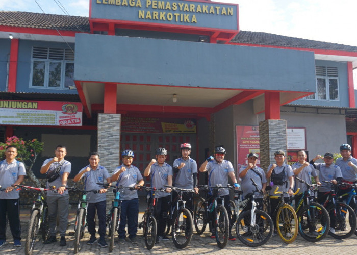 Jaga Kebugaran, Kalapas Narkotika Kelas IIA Muara Beliti Ajak Pegawai Jalan Santai dan Gowes Bersama