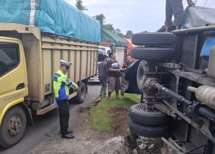 Kronologis Truk Asal Rejang Lebong Terbalik di Musi Rawas Jelang Subuh