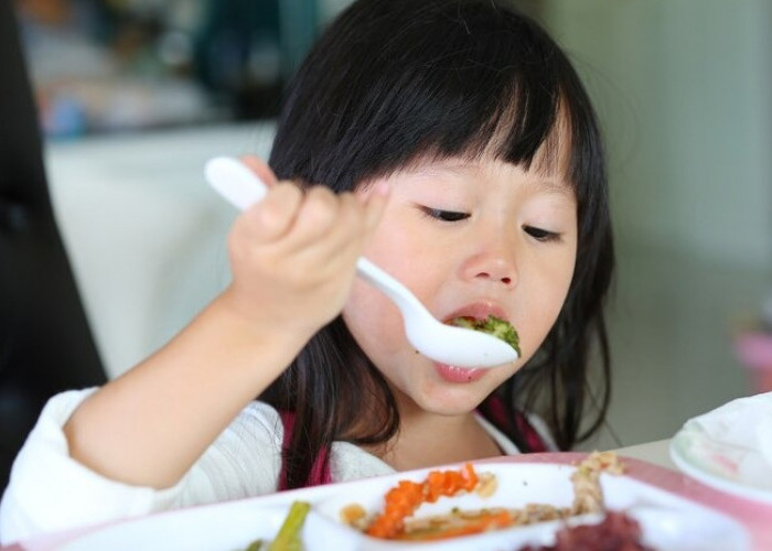Anggaran Makan Siang Gratis Prabowo-Gibran Rp15 Ribu per Anak, Simak Menunya Apa Saja