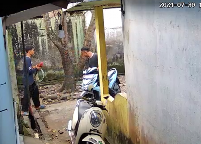 Bawa Ayam, Pencuri Motor Beraksi di Lubuk Linggau, Video Detik-detik Pencurian Beredar