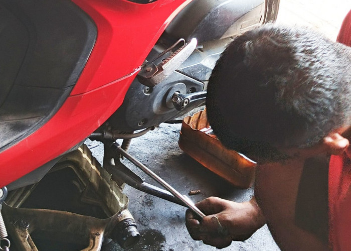 Cara Mengganti Oli Motor Sendiri di Rumah: Panduan Lengkap, Praktis, dan Aman untuk Pemula