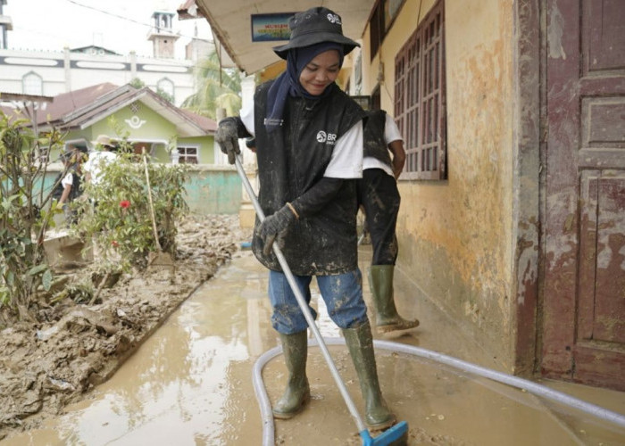 Dukung Pemulihan Pascabencana, Relawan BRI Peduli Terjun Langsung Bersih-bersih Sekolah di Aceh Tamiang 