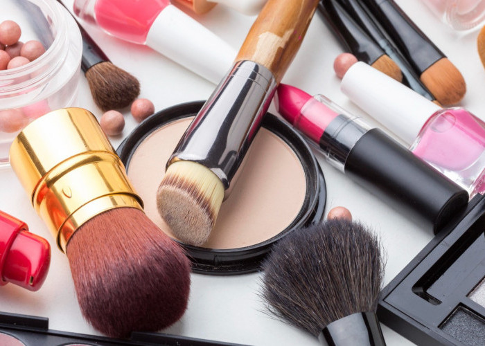 Ingin Tampil Cantik, Ikuti Tips Ini untuk Pilih Produk Kosmetik yang Aman Digunakan saat Lebaran 2024