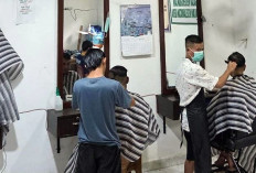 Dari Balik Jeruji Menuju Kemandirian, Lapas Narkotika Muara Beliti Kembangkan Kegiatan Potong Rambut Produktif