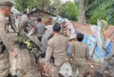 Satpol PP Lubuk Linggau Robohkan 6 Pondok Prostitusi, Disewakan Rp20 Ribu Per Jam
