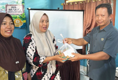 Dosen Poltekkes Kemenkes Palembang Edukasi Warga Air Satan Kenali Baby Blues, Peserta Dapat Doorprize