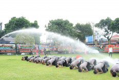 Naik Pangkat, 48 Anggota Polres Lubuk Linggau Disiram Water Canon