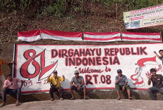 Semarak HUT ke-81 RI, Warga RT 8 Sukajadi Lubuk Linggau Gotong Royong Cat Jembatan Merah Putih