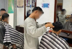 Tetap Prima di Bulan Suci Ramadan, Pangkas Rambut Lapas Narkotika Muara Beliti Layani Warga Binaan