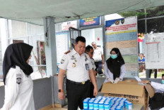 Kalapas Narkotika Muara Beliti Awasi Langsung Tes Urine WBP, Perkuat Komitmen Zero Narkoba