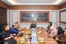 Kunjungi Dua Kantah di Sumut, Wamen Ossy Monitoring Kesiapan WBBM hingga Serahkan Sertipikat kepada Masyarakat