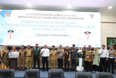 Wujudkan Janji Program Linggau Juara, Wali Kota Lubuk Linggau Serahkan Bantuan Modal Rp2 Juta untuk UMKM