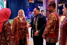 Bupati Musi Rawas Hadiri Pisah Sambut Danrem 044/Gapo, Serahkan Cinderamata Kepada Brigjen TNI Adri Koesdyanto