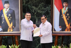 DKI Jakarta HUT ke-499, Wamen Ossy Serahkan 499 Sertipikat ke Gubernur Pramono Anung