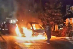 Usai Isi BBM di SPBU, Mobil Pick Up Terbakar Depan Masjid Besar AT Taqwa Megang Sakti Musi Rawas