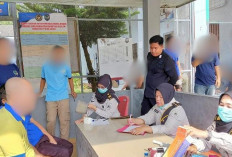 Perawat Lapas Narkotika Muara Beliti Turun Langsung Berikan Layanan Pengobatan untuk Warga Binaan